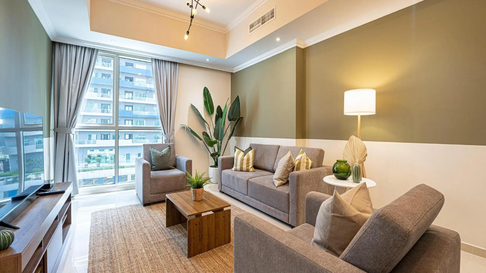 Luxe Apartments Near Dubai Mall Burj Khalifa Pool Gym Parking
