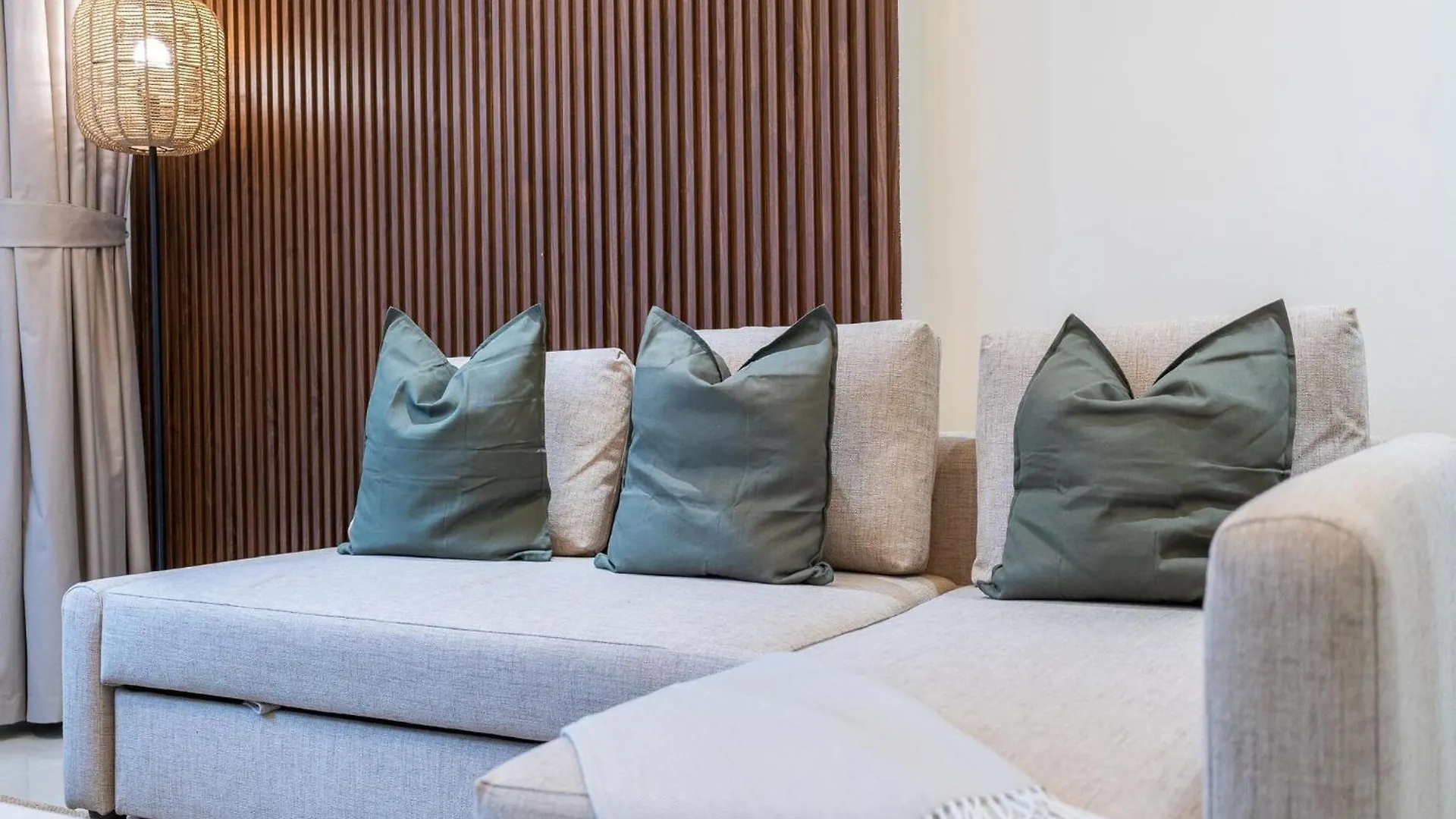 Luxe Apartments Near Dubai Mall Burj Khalifa Pool Gym Parking