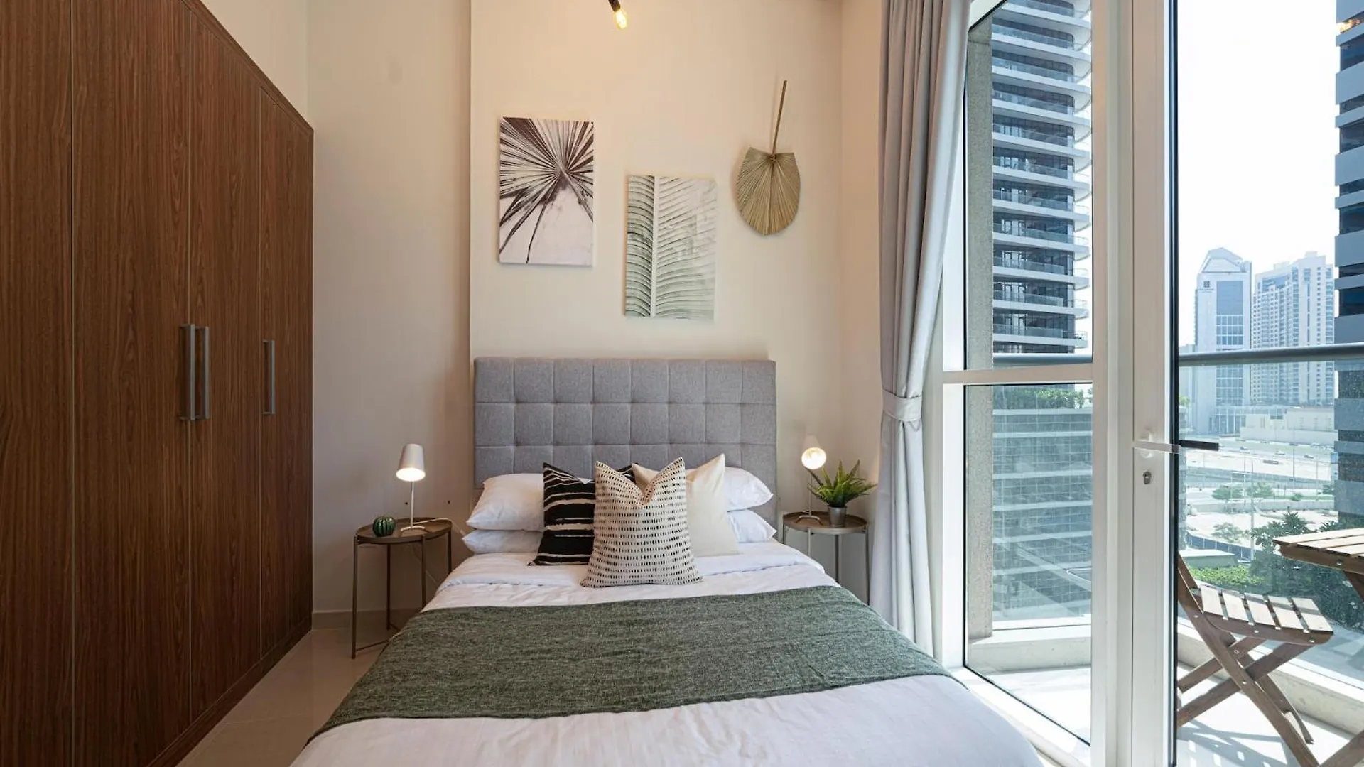 Luxe Apartments Near Dubai Mall Burj Khalifa Pool Gym Parking United Arab Emirates