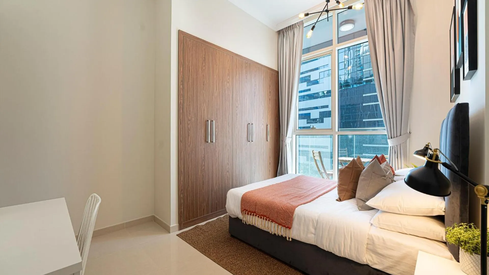 Luxe Apartments Near Dubai Mall Burj Khalifa Pool Gym Parking