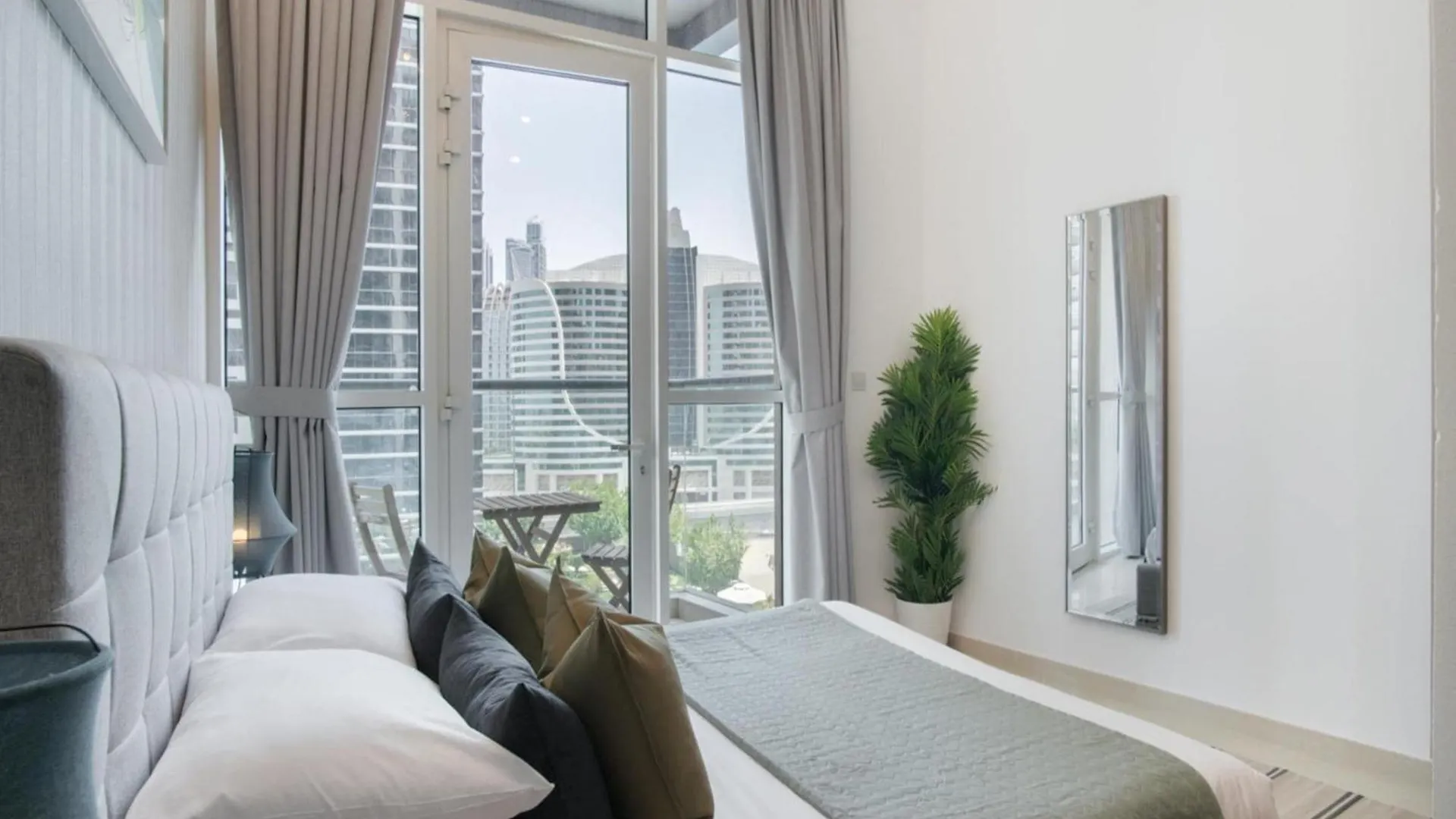 Luxe Apartments Near Dubai Mall Burj Khalifa Pool Gym Parking
